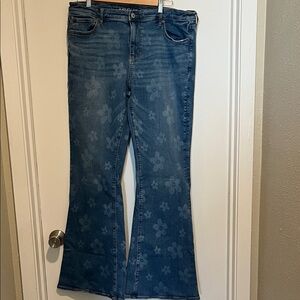 American Eagle Low Rise Flare Jeans with Stretch. Size 16 Long